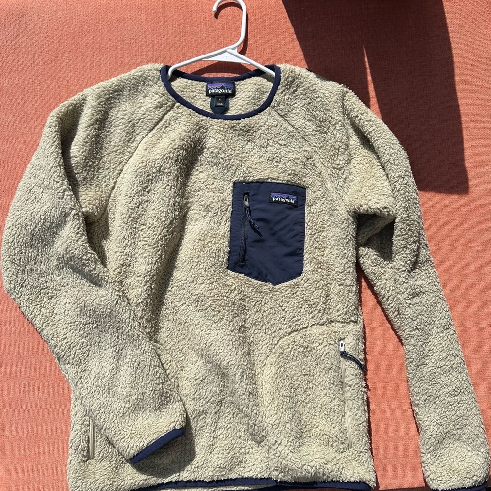 Patagonia Beige and Navy Crewneck Pullover, men or women size M